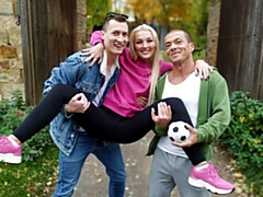 18 jahre, Grosser schwanz, Blondine, Blasen, Hundestellung, Natürlichen titten, Jungendliche (18+), Titten