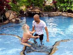 Жопа, Красотки, Парочка, Лизание, Натуральные сиськи, Крошечные, Бассейн, Киски