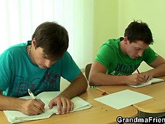 Blonde, Sucer une bite, Femme couguar, Mature, Mère que j'aimerais baiser, Maman, Belle mère, Plan cul à trois