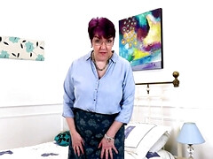 Британки, Грудастые, Крупный план, Дилдо, Мастурбация, Мамочка, Нейлон, Чулки