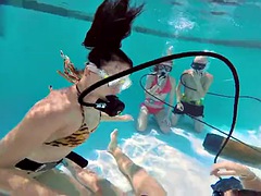 フェラチオ, カップル, イく瞬間, ハードコア, プール, 公共, ティーン, 水中