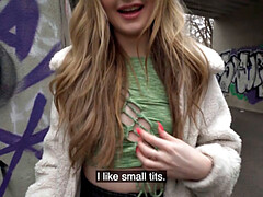 18 jaar, Diep in de keel, Geld, Natuurlijke tieten, Buiten, Doordringend, Openbaar, Realiteit