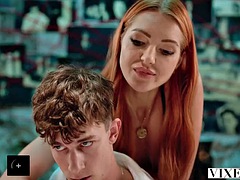 Grote lul, Pijpbeurt, Bruinharig, Harig, Likken, Roodharige vrouw, Zuigen, Tieten likken