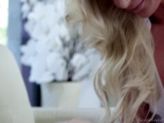 Blonde, Collège université, Face assise, Léchez, Mature, Petite femme, Piercing, Chatte