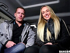 18 años, Culo grande, Tetas grandes, Rubia, Mamada, Coche, Estilo perrito, Flaco