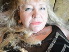 goldenpussy big wet  and hairy