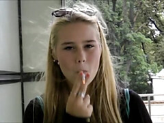 Blonde, Sucer une bite, Plantureuse, Queue, Femelle, Fétiche, Mamelons, Fumer