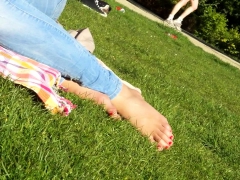 Leie, Braunhaarige, Fußfetisch, Hd, Im freien, Spanner