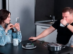 Braunhaarige, Hundestellung, Handjob, Küssen, Rasiert, Entkleiden, Jungendliche (18+), Titten