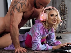 Любители, Американки, Блондинки, Член, Сперма на лице, Лизание, Натуральные сиськи, Пирсинг