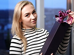 18 jaar, Enthousiasteling, Blond, Seksspeelgoed, Vingeren, Masturbatie, Mager, Alleen