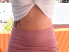 En gros plan de très près, Extrême, Massage, Masturbation, Orgasme, Gicler, Jouets, Sous la jupe