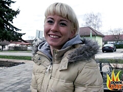 Enthousiasteling, Badkamer, Grote mammen, Blond, Pijpbeurt, Hondjeshouding, Gezichtspunt, Kort haar