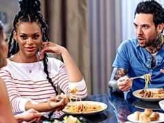 Tetas grandes, Negro, Mamada, Estilo perrito, Ffm, Interracial, Madres para coger, Trio