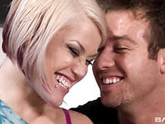 Grosser arsch, Grosser schwanz, Blasen, Hundestellung, Natürlichen titten, Kurzes haar, Jungendliche (18+), Titten