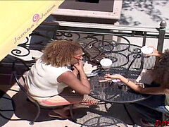 デカチン, 黒人, 三人