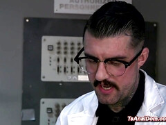 In den arsch, Sadomasochismus, Fesselspiele, Domination, Handjob, Hardcore, Transe, Transfrau