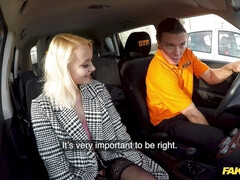 Mamada, Coche, Polla, Europeo, Tetas naturales, Perforación, Coño, Medias largas