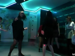 黒人, 衣服着たままセックス, ダンス, 手コキする, 異人種間, キス, オナニー, オマンコ