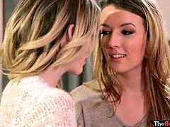 18 años, Universidad, Lesbiana, Pequeña, Adolescente