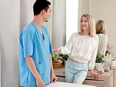 Tricky Masseur - blonde action