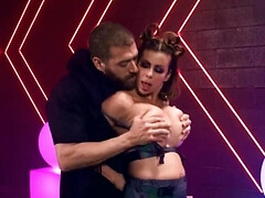 Bruinharig, Rondborstig, Lul, Hardcore, Moeder die ik wil neuken, Pornster, Zuigen, Tieten likken