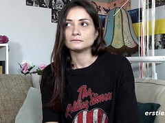 Enthousiasteling, Bruinharig, Vingeren, Duits, Vriendin, Huisgemaakt, Masturbatie, Alleen