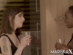 Gros cul, Sucer une bite, Noir ébène, Petite amie, Lesbienne, Seins naturels, Petite femme, Actrice du porno