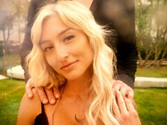 18 ans, Gros cul, Grosse bite, Gros seins, Blonde, Sucer une bite, En levrette, Maigrichonne