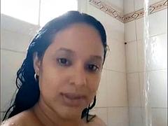 Grosser schwanz, Grosse titten, Blasen, Hardcore, Küssen, Latina, Dusche, Netzkamera