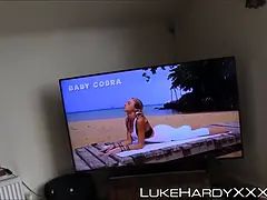 Armee, Grosser schwanz, Britisch, Hundestellung, Hd, Monster, Tätowierung, Titten