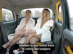 Blondine, Blasen, Braunhaarige, Frau, Gruppe, Hd, Im freien, Öffentlich