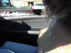 Amateur, Blonde, Petite amie, Masturbation, Public, Maigrichonne, Nénés, Voyeur
