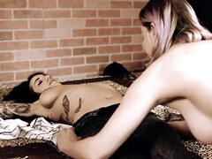 Arabe, Tetas grandes, Universidad, Penetracion con dedos, Hd, Lesbiana, Tetas naturales, Anilingus