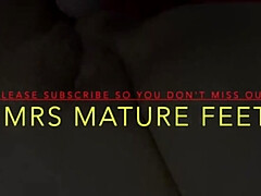 Brits, Voeten, Omie, Hd, Huisgemaakt, Rijpe lesbienne, Natuurlijke tieten, Nylonstof