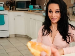 Grosser schwanz, Blasen, Braunhaarige, Sperma im mund, Spermaladung, Handjob, Küche, Lecken