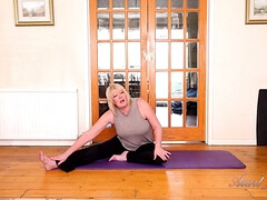 Watch blonde gilf and mature auntie amy stretch their big tits and ass in HD