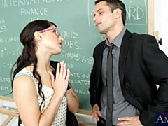 18 jahre, Grosser schwanz, Grosse titten, Blasen, Braunhaarige, Hundestellung, Dürr, Jungendliche (18+)