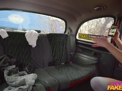 Schwarz, Blondine, Auto, Küssen, Lecken, Im freien, Hintern versohlen, Titten