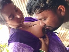 Gros cul, Gros seins, Indienne, Seins naturels, Nue, De plein air, Serré, Épouse