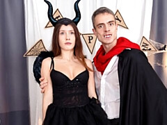 18 ans, Grosse bite, Sucer une bite, Lingerie, Seins naturels, Culottes ou slips, Rousse roux, Adolescente