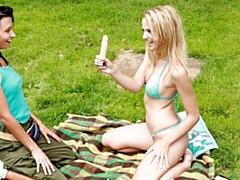 Vingeren, Lesbisch, Likken, Kut duiken, Geschoren, Mager, Strippen, Tiener