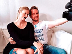 Grote kont, Blond, Pijpbeurt, Hondjeshouding, Geschoren, Strippen, Tatoeage, Tiener