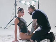 Anal, Brunette brune, Éjaculation interne, Seins naturels, Chevaucher, Roumaine, Serré, Mouillée