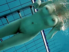 Amateur, Playa, Morena, Fetiche, Pequeña, Público, Ruso, Bajo el agua