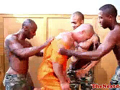 In den arsch, Asiatisch, Grosser schwanz, Schwarz, Spermaladung, Schwarz, Schwul, Tätowierung