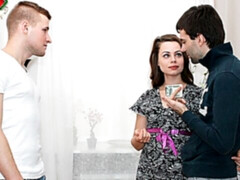 Grosser arsch, Blasen, Gehörnter ehemann, Hundestellung, Lecken, Muschi, Entkleiden, Titten