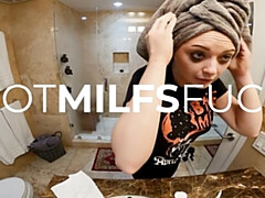 Gros cul, Grosse bite, Gros seins, Sucer une bite, Brunette brune, En levrette, Mère que j'aimerais baiser