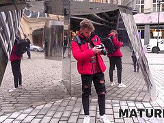 Tsjechisch, Brillen, Omie, Ondergoed, Rijpe lesbienne, Roodharige vrouw, Kousen