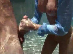 Tetas grandes, Bajo el agua